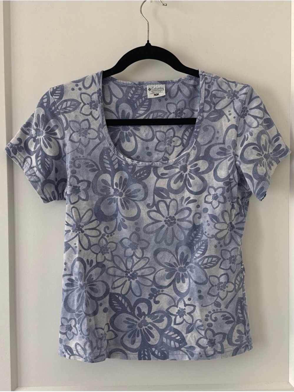 Columbia Women's Light Blue Floral Scoop Neck Short Sleeve Tee